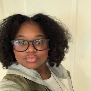 Meet your Posher, Xiomara